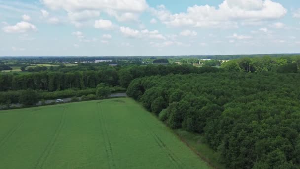 Letecký Pohled Dron Dálnici Severním Německu Mezi Poli Loukami — Stock video