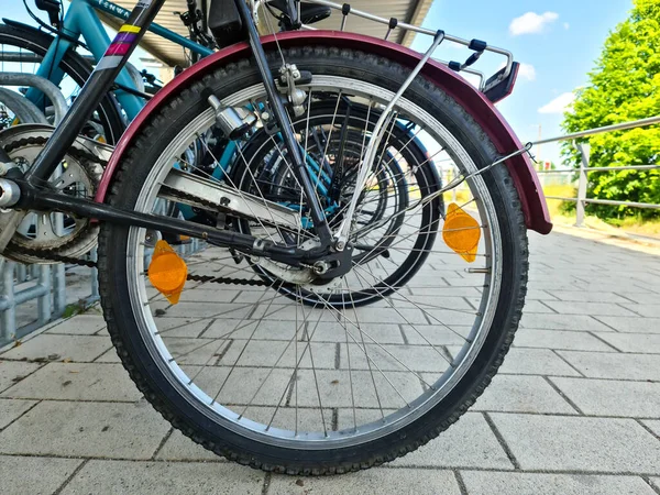 Kiel Alemania Julio 2023 Muchas Bicicletas Aparcamiento Bicicletas Frente Estación —  Fotos de Stock