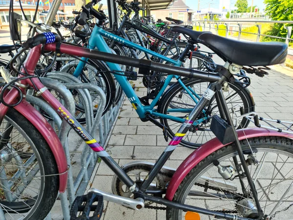 Киль Германия Июль 2023 Много Велосипедов Велосипедной Стоянке Перед Вокзалом — стоковое фото