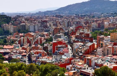 Güneşli havalarda Barselona 'nın güzel şehri.