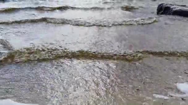Bela Superfície Água Reflexiva Lago — Vídeo de Stock