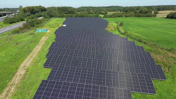 Luftaufnahme Eines Großen Solarparks Zur Alternativen Energiegewinnung — Stockfoto