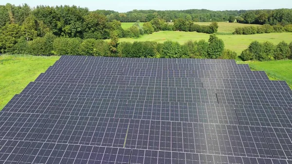 Luftaufnahme Eines Großen Solarparks Zur Alternativen Energiegewinnung — Stockfoto