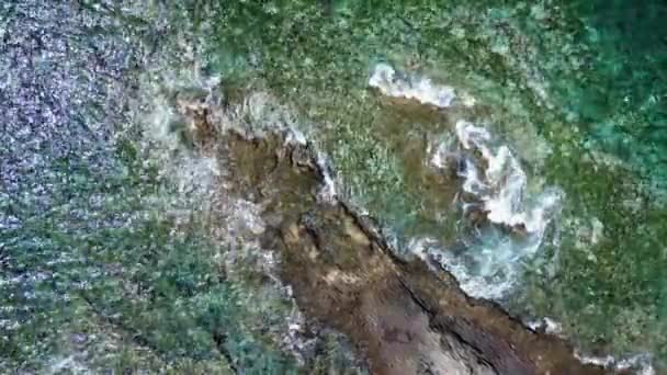 Drone Vista Das Grandes Ondas Oceano Atlântico Conhecer Costas Rochosas — Vídeo de Stock