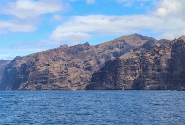 Tenerife Kanarya Adası 'ndaki Los Gigantes' in kudretli kayalıkları