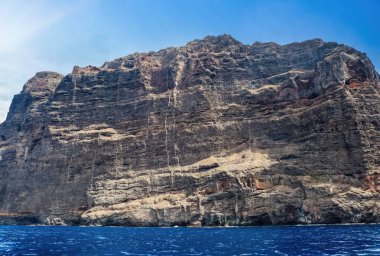 Tenerife Kanarya Adası 'ndaki Los Gigantes' in kudretli kayalıkları