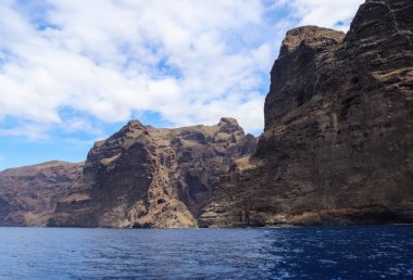 Tenerife Kanarya Adası 'ndaki Los Gigantes' in kudretli kayalıkları