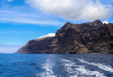 Tenerife Kanarya Adası 'ndaki Los Gigantes' in kudretli kayalıkları