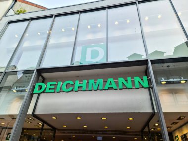 Kiel, Almanya - 27. Eylül 2023: Alman Deichmann ayakkabı mağazasının girişi