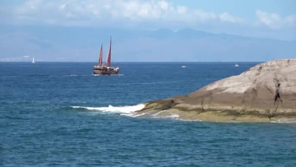 Tenerife Spain 2023年7月 在蓝色大西洋上从事水上运动的船只和其他交通工具 — 图库视频影像