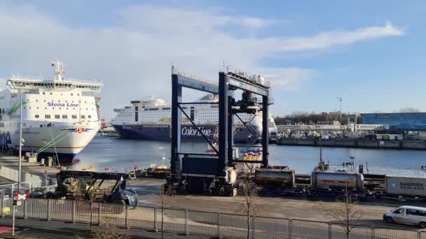 Kiel Γερμανία Δεκεμβρίου 2023 Στο Βιομηχανικό Λιμάνι Του Kiel Πλοία — Αρχείο Βίντεο