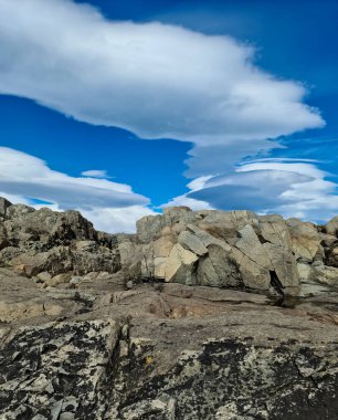 İzlanda üzerinde gökyüzünde muhteşem UFO bulutları Altocumulus Lenticularis