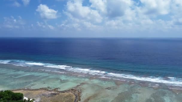Вид Райські Острови Мальдівах Кораловими Рифами Під Хвилями Індійського Океану — стокове відео
