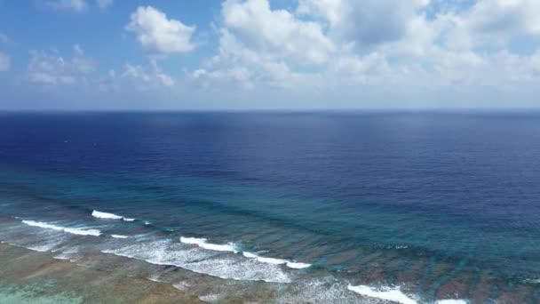 Вид Райські Острови Мальдівах Кораловими Рифами Під Хвилями Індійського Океану — стокове відео