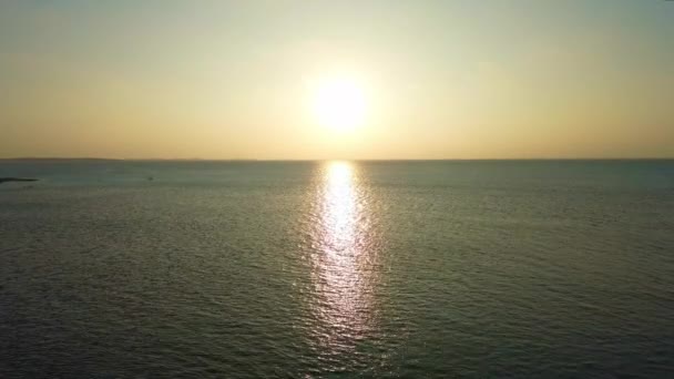 Vista Drone Belo Pôr Sol Sobre Água Mar Das Maldivas — Vídeo de Stock