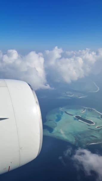 Вертикальний Знімок Вигляду Літака Над Мальдівами — стокове відео