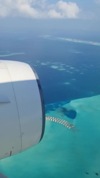 Вертикальний Знімок Вигляду Літака Над Мальдівами — стокове відео