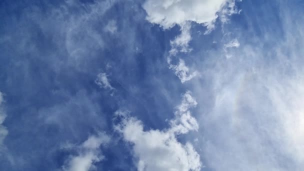 Mavi Gökyüzündeki Güzel Bulut Oluşumlarının Hızlandırılmış Kaydı — Stok video