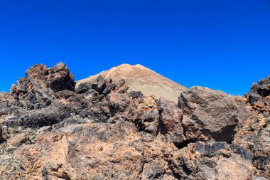 Tenerife 'nin kayalık çevresindeki etkileyici Theide Dağı manzarası