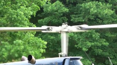 Helikopterden kalkan pervanenin yakın görüntüsü..