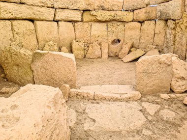 29 yaşında. Eylül 2024: Mnajdra 'nın Malta' daki fantastik megalitik tapınakları