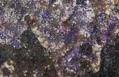 Çatlamış ve yüksek çözünürlüklü beton duvar dokusundaki boyaları soymuş..