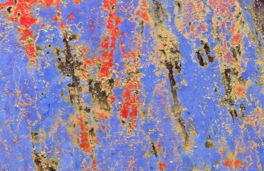 Çatlamış ve yüksek çözünürlüklü beton duvar dokusundaki boyaları soymuş..