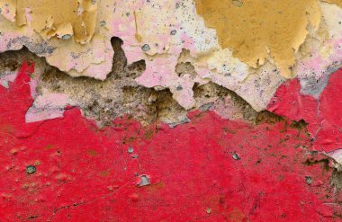 Çatlamış ve yüksek çözünürlüklü beton duvar dokusundaki boyaları soymuş..