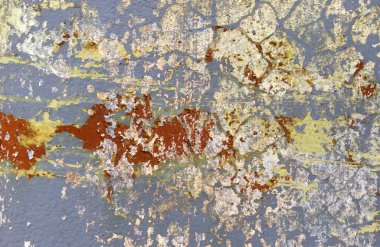 Çatlamış ve yüksek çözünürlüklü beton duvar dokusundaki boyaları soymuş..