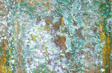 Çatlamış ve yüksek çözünürlüklü beton duvar dokusundaki boyaları soymuş..