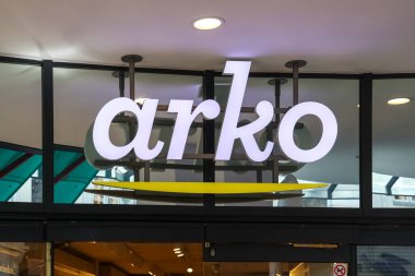 Arko logosu bir mağazanın girişine monte edilmişti. Bu da Almanya 'nın Flensburg kentinde önemli bir mevcudiyetin olduğunu gösteriyor.