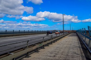 Kuzey Almanya 'daki büyük Kiel kanal köprüsünün farklı manzaraları var..