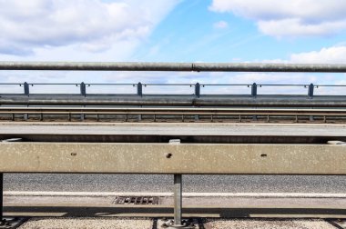 Kuzey Almanya 'daki büyük Kiel kanal köprüsünün farklı manzaraları var..