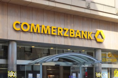 Almanya 'nın Kiel kentinde bir ticaret bankası mağazasının girişi