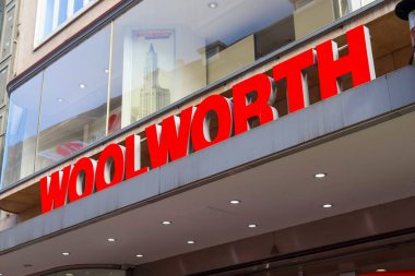 Almanya 'da Kiel' de bulunan bir Woolworth dükkanının işareti