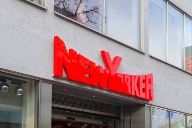 Almanya 'nın Kiel şehrinde bir New Yorker mağazasının girişi