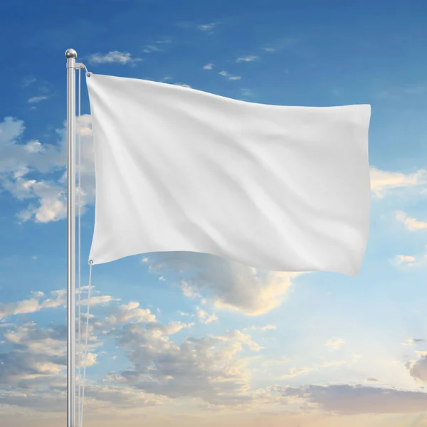 在天空背景上孤立的白色空白旗 — 图库照片