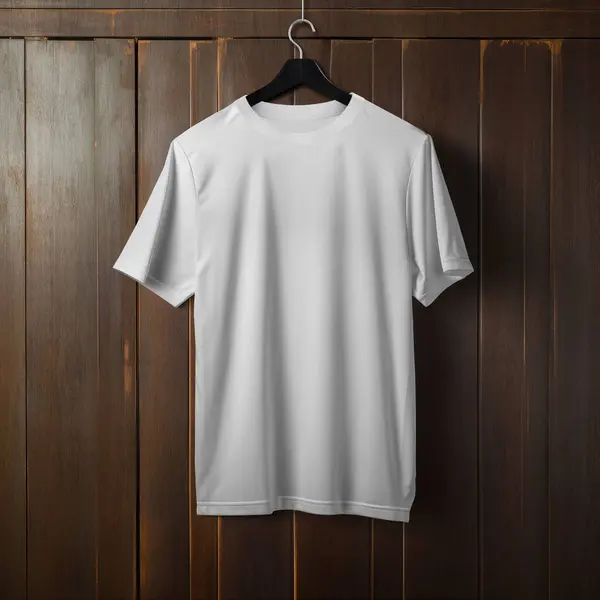 Askıda Yuvarlak Boyunlu Bir Gömlek Resmi — Stok fotoğraf