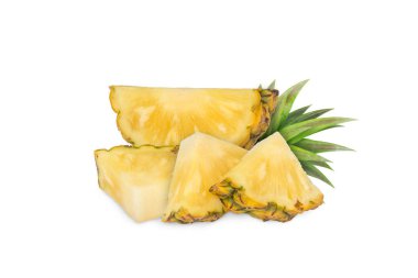 Ananas ve ananas dilimi. Şeffaf arkaplanda yaprakları olan ananas, tek parça ananas ve ananas dilimi. kırpma yolu ve alfa kanalı ile.