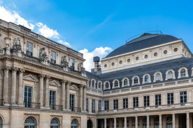 Paris, Palais-Royal, güzel geometrik cephe