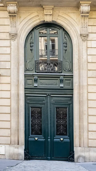 Paris Ancient Wooden Door Beautiful Facade Luxury Neighborhood Arrondissement — Stock Photo, Image
