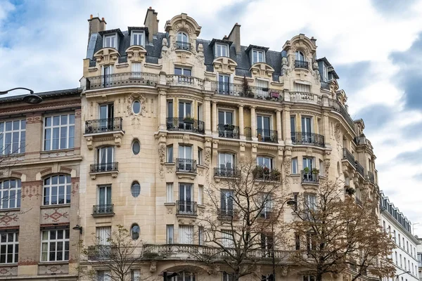 Paryż Zabytkowe Budynki Aleja Daumesnil Typowe Fasady Okna — Zdjęcie stockowe