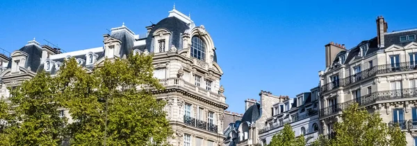 パリの高級地区にある美しい建物の大通りDe Courcelles — ストック写真