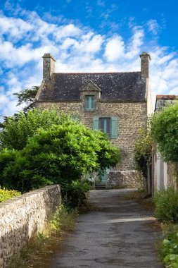 Morbihan Körfezi 'ndeki Arz Adası, Fransa, köyde tipik bir ev.