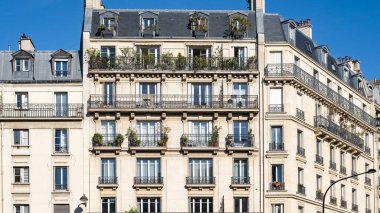 Paris, tipik cepheler ve caddeler, cumhuriyetin güzel binaları.