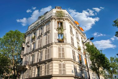 Paris, 11. Bölgede güzel bir bina, tipik cepheler.