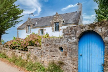 Brittany, Ile aux Moines adası Morbihan körfezinde, tipik bir köy evi.
