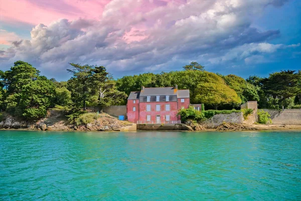 Port Anna Morbihan Öbölben Tipikus Rózsaszín Ház Tengerparton — Stock Fotó