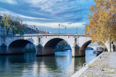 Paris, Saint-Louis, Sen Nehri 'ndeki Papa Marie.