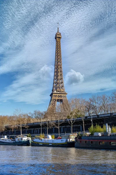 Parigi Torre Eiffel Con Case Galleggianti Sulla Senna — Foto Stock